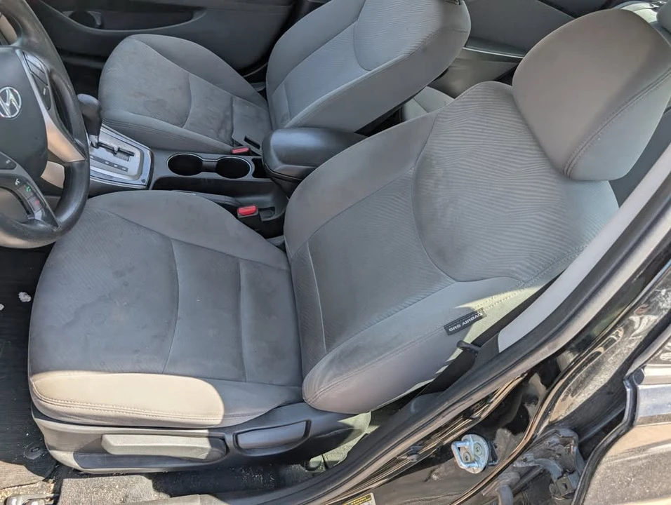 2013 Hyundai Elantra - Image 6 of 10