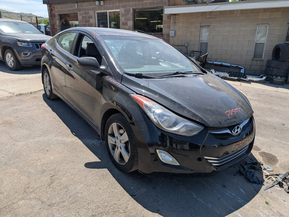 2013 Hyundai Elantra - Image 4 of 10