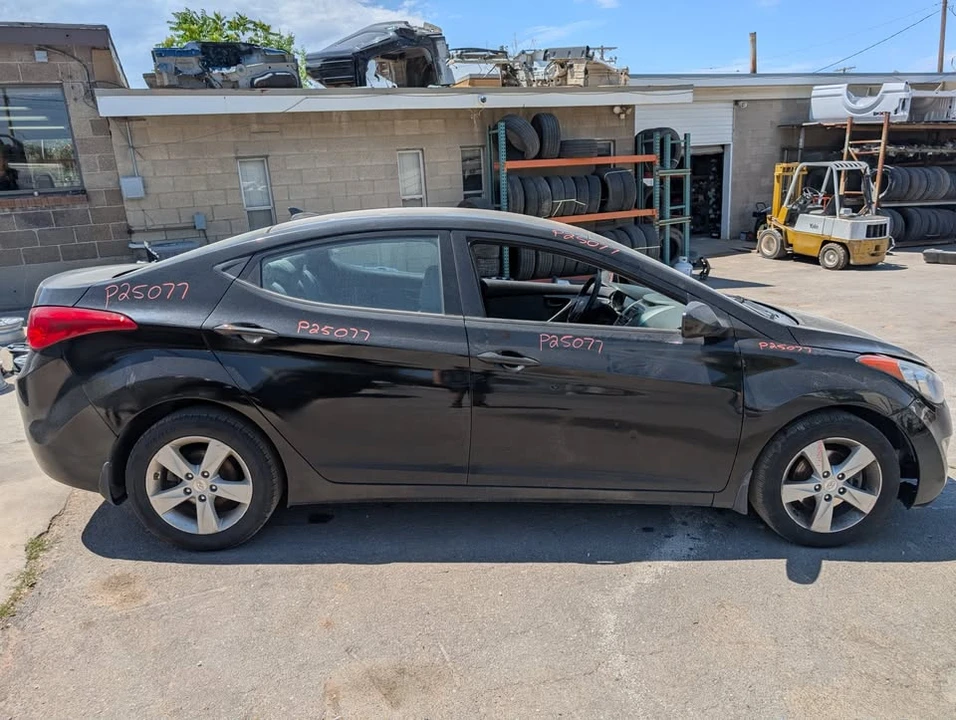 2013 Hyundai Elantra - Image 3 of 10