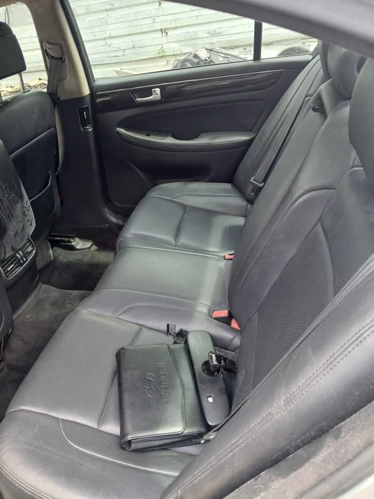 2013 Hyundai Genesis - Image 6 of 7