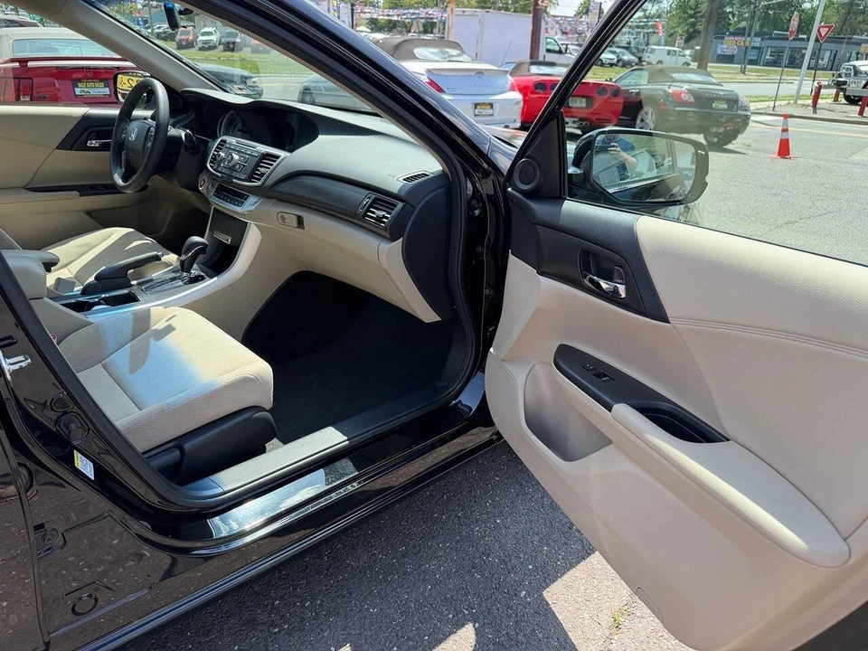 2013 Honda Accord 9th Gen - Image 18 of 30