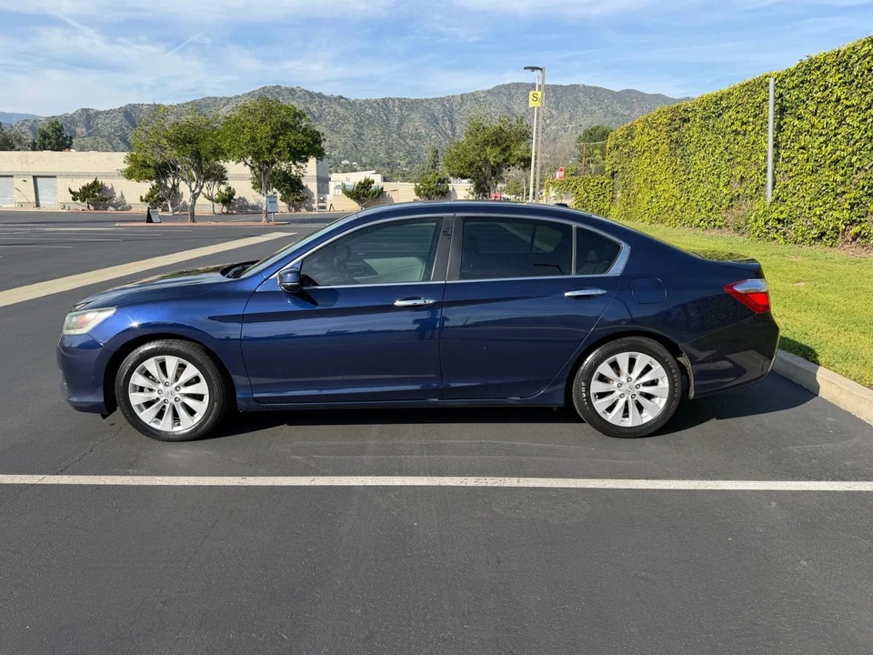 2013 Honda Accord 9th Gen - Image 2 of 17