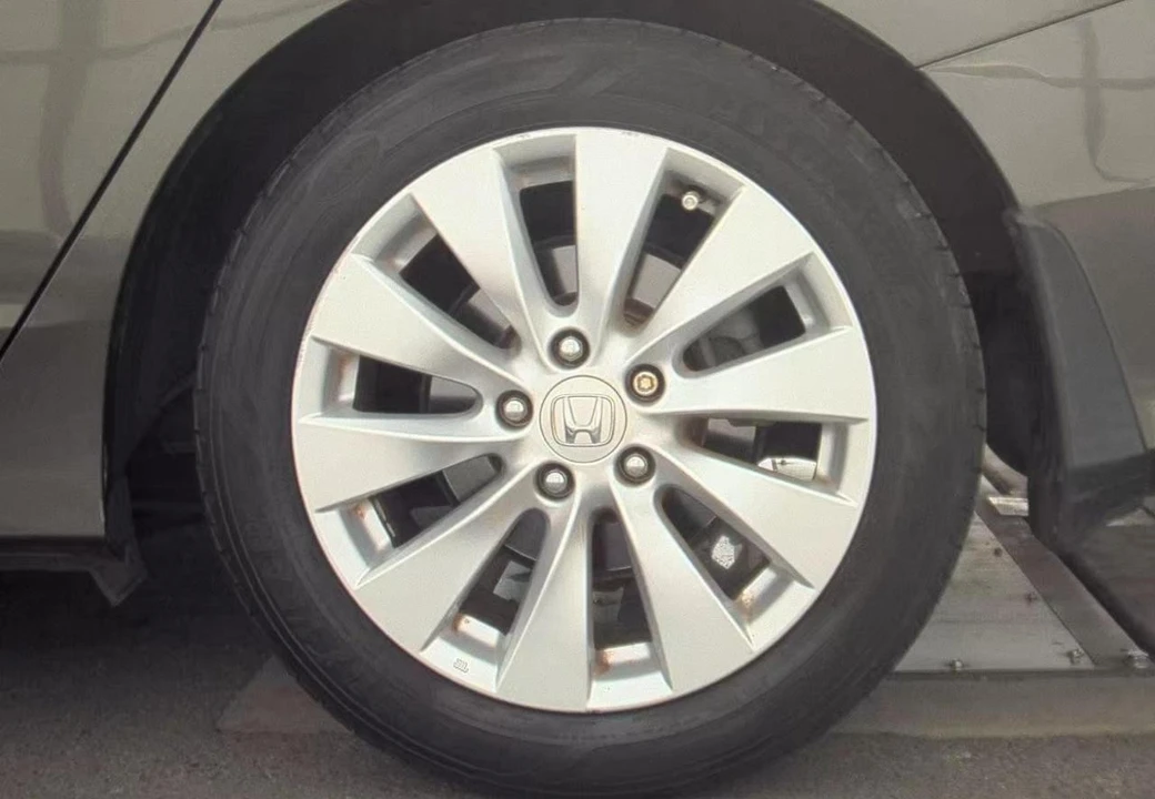 2013 Honda Accord 9th Gen - Image 9 of 14