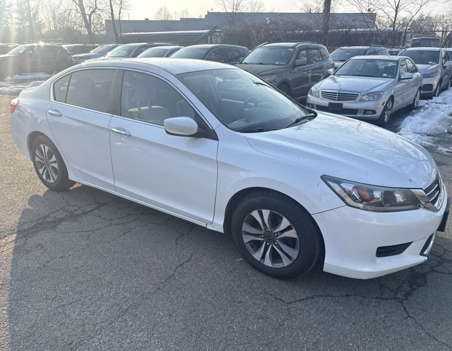 2013 Honda Accord 9th Gen - Image 3 of 11
