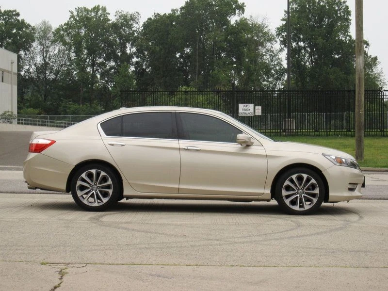 2013 Honda Accord 9th Gen - Image 9 of 12
