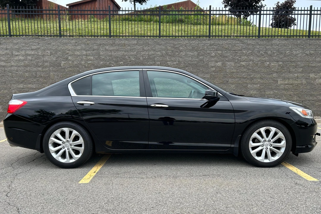2013 Honda Accord 9th Gen - Image 3 of 31