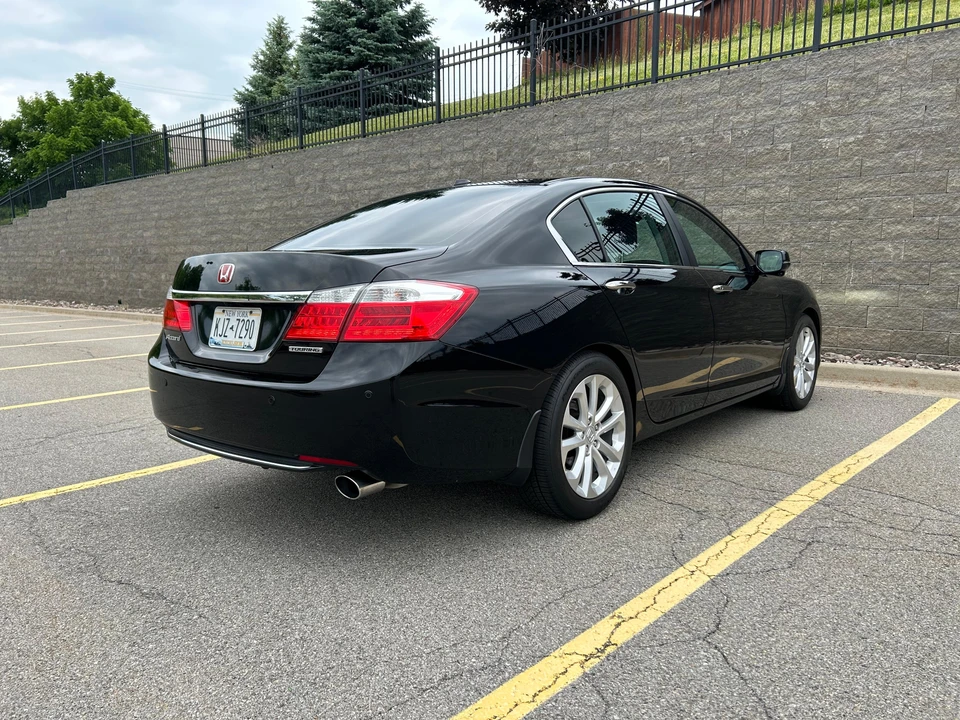2013 Honda Accord 9th Gen - Image 9 of 31