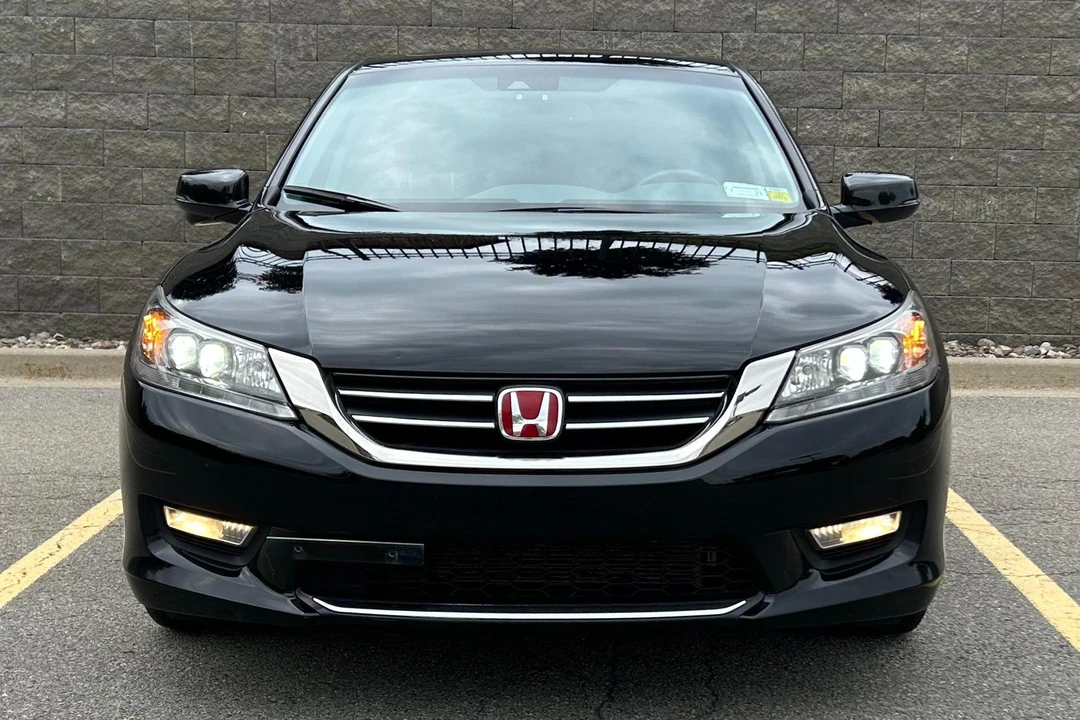 2013 Honda Accord 9th Gen - Image 2 of 31