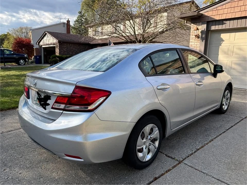 2013 Honda Civic 9th Gen - Image 2 of 9