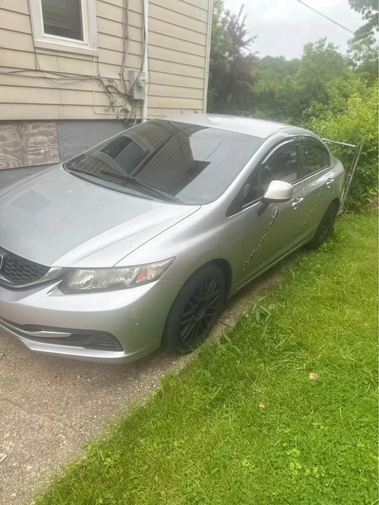2013 Honda Civic 9th Gen - Image 2 of 5