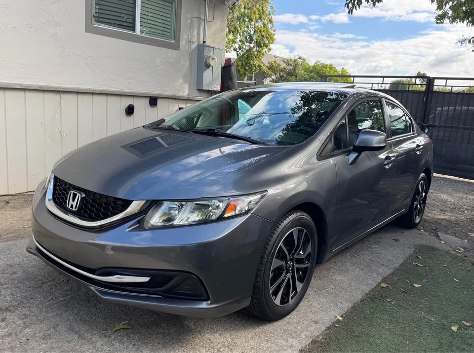 2013 Honda Civic 9th Gen - Image 2 of 15