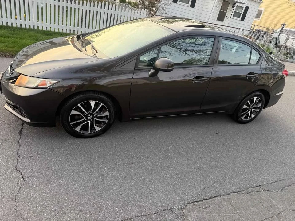2013 Honda Civic 9th Gen - Image 2 of 9