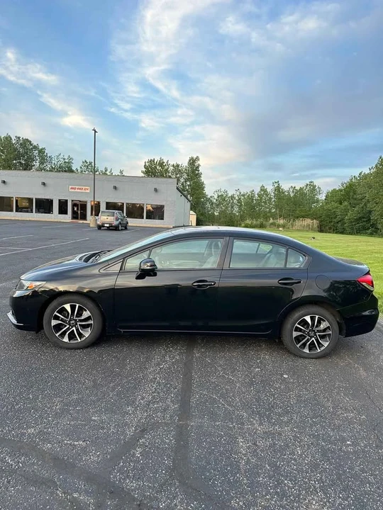2013 Honda Civic 9th Gen - Image 5 of 15