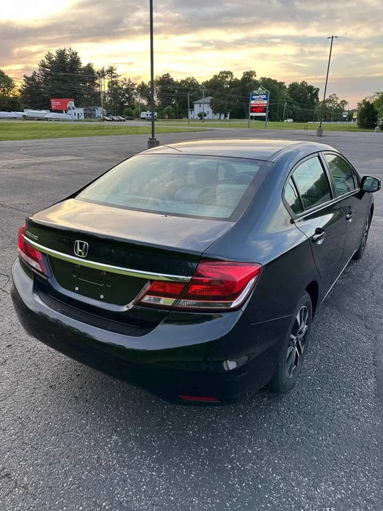 2013 Honda Civic 9th Gen - Image 3 of 15