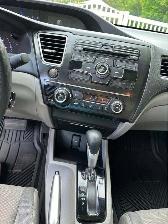 2013 Honda Civic 9th Gen - Image 5 of 8