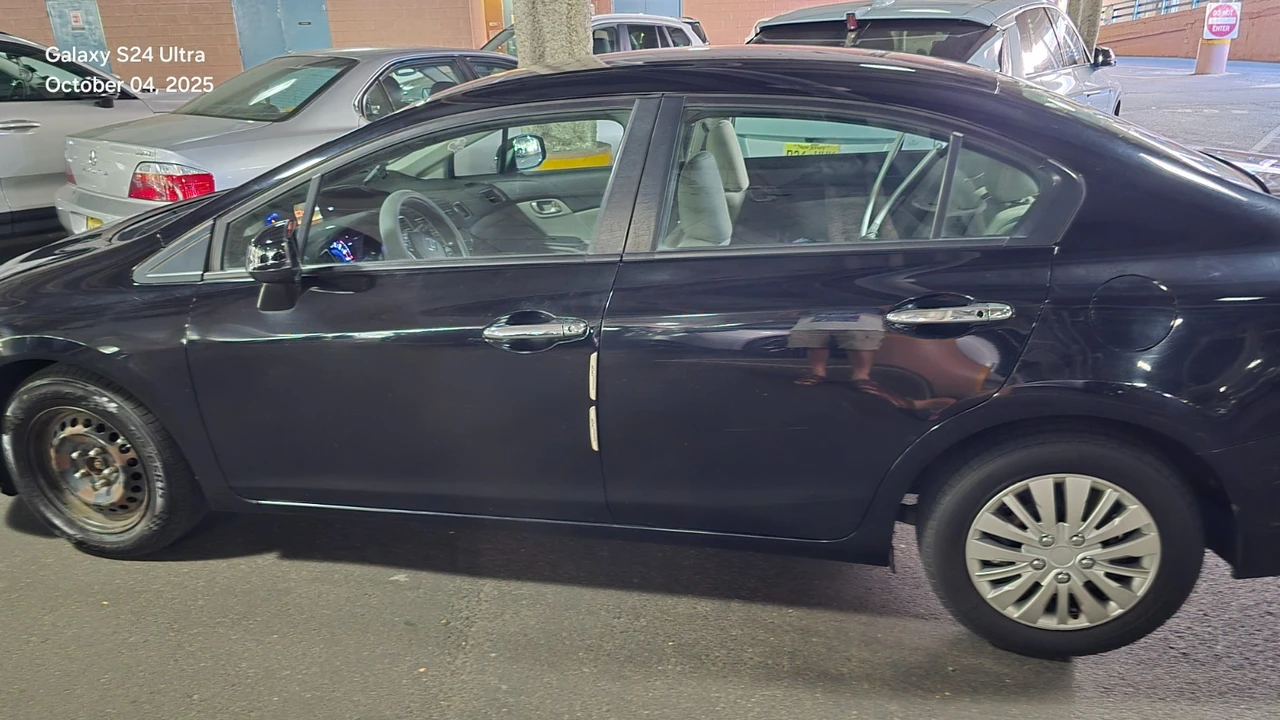2013 Honda Civic 9th Gen - Image 2 of 20