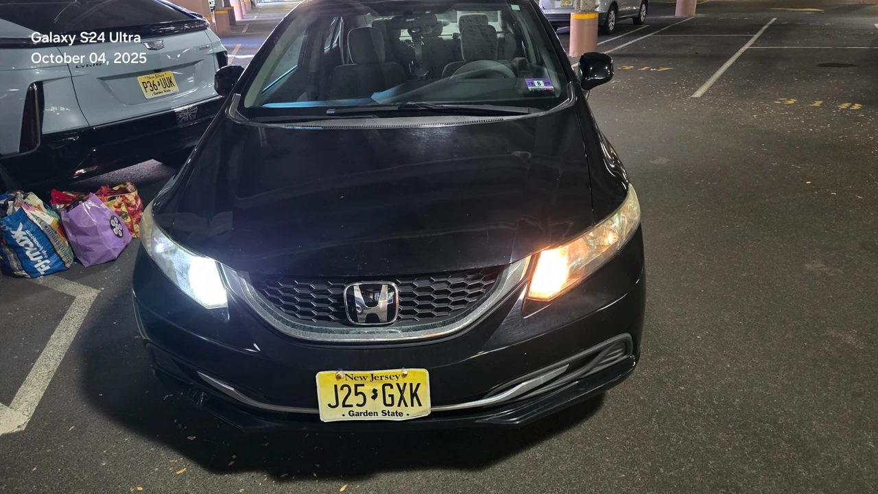 2013 Honda Civic 9th Gen - Image 3 of 20