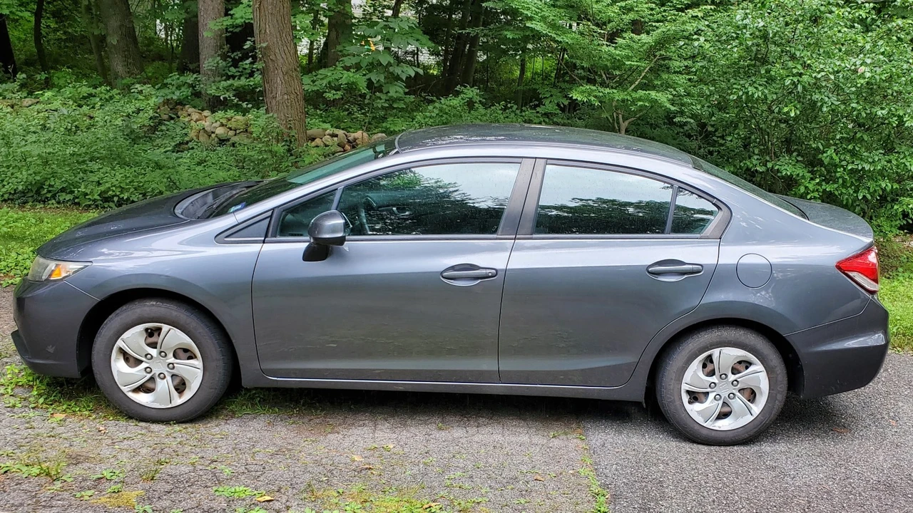 2013 Honda Civic 9th Gen - Image 10 of 31