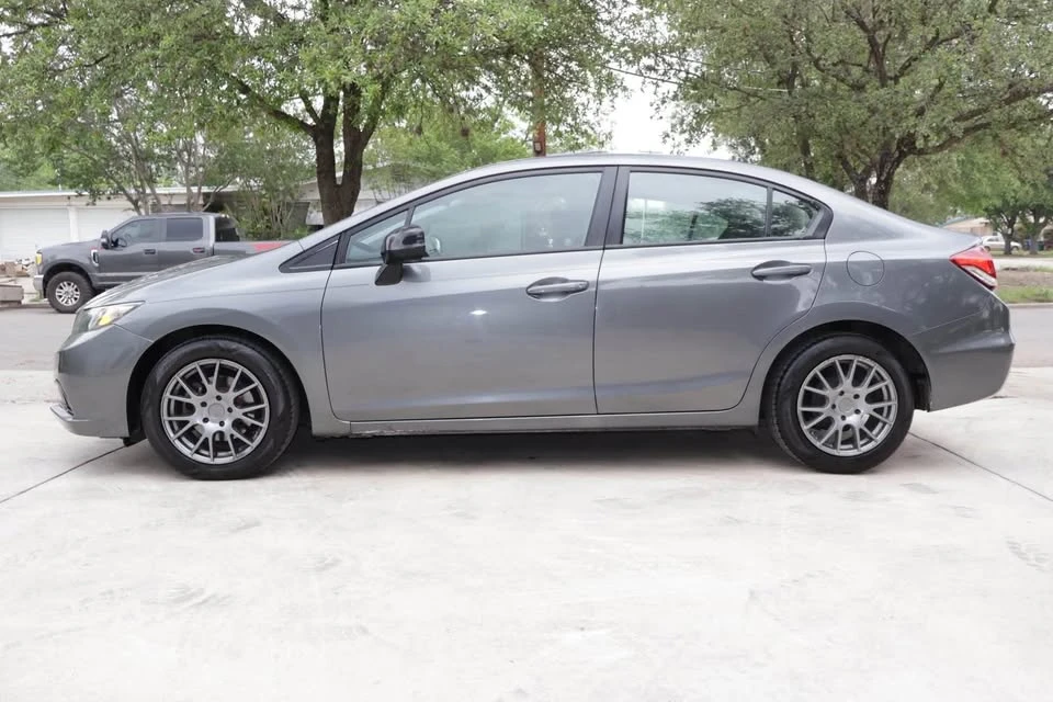 2013 Honda Civic 9th Gen - Image 3 of 15