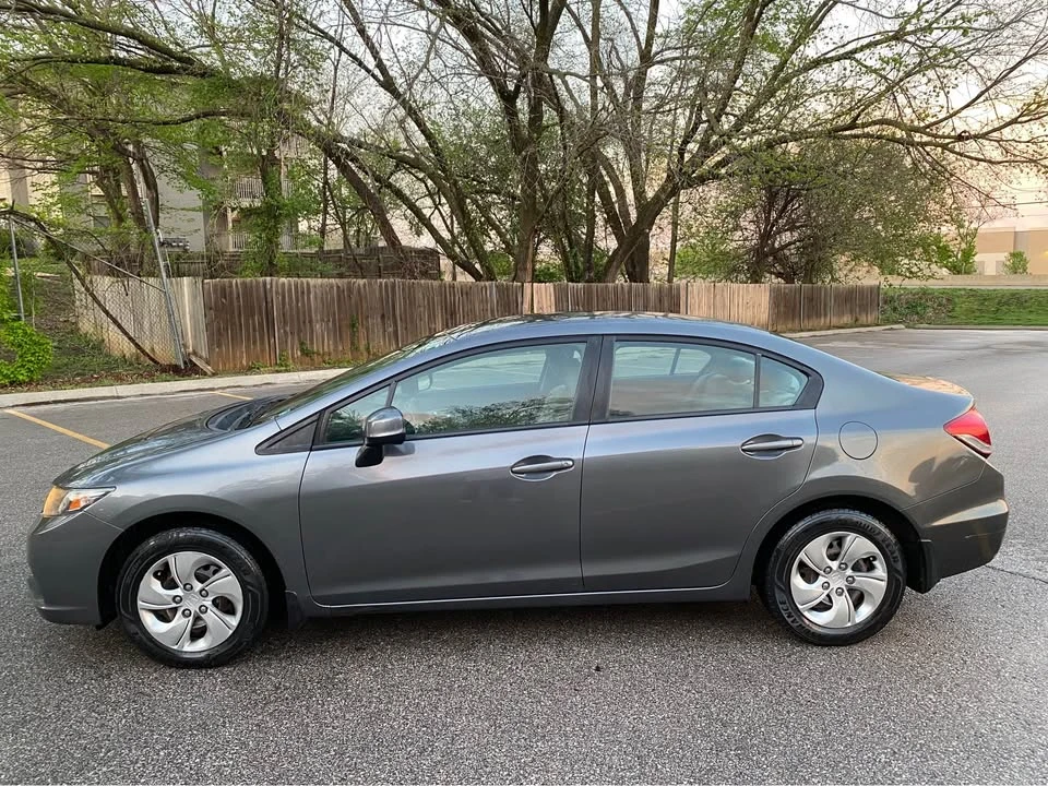 2013 Honda Civic 9th Gen - Image 3 of 17