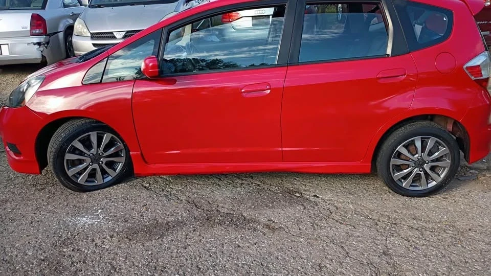 2013 Honda Fit - Image 2 of 2