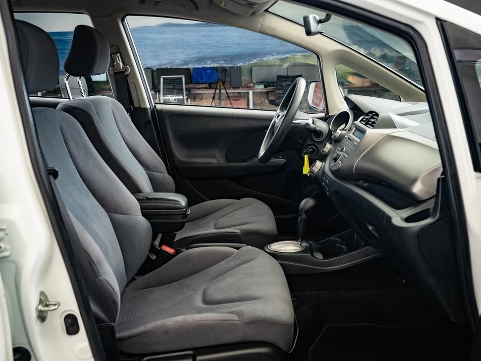 2013 Honda Fit - Image 17 of 21