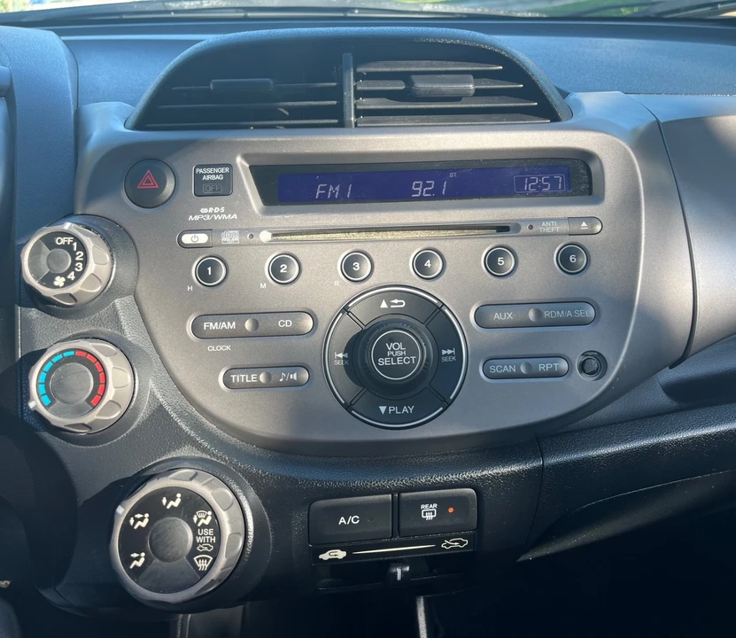 2013 Honda Fit - Image 10 of 15