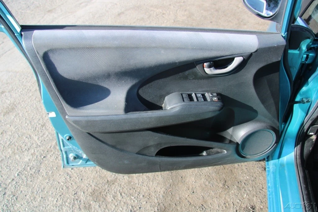 2013 Honda Fit - Image 11 of 21
