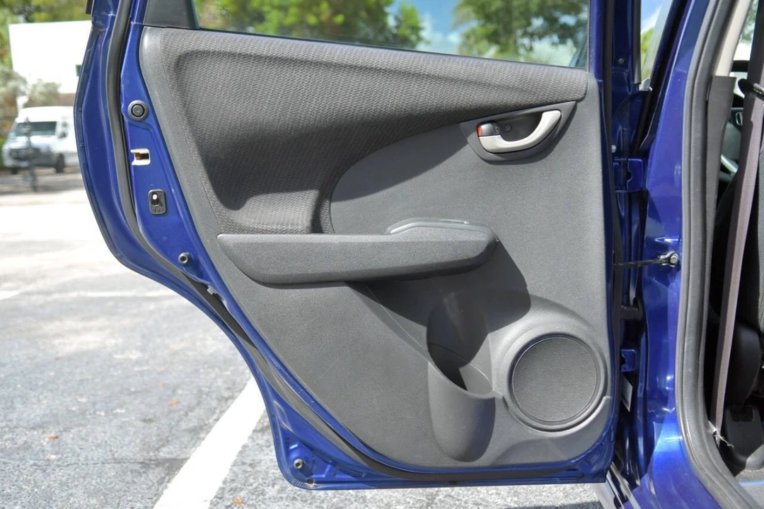 2013 Honda Fit - Image 10 of 12