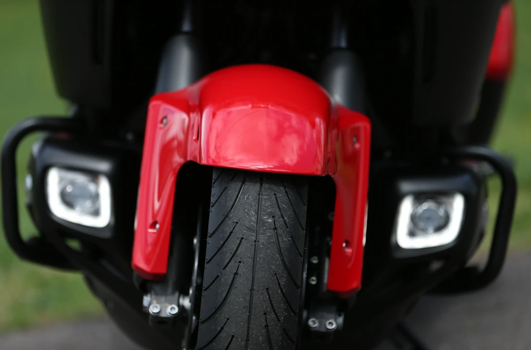 2013 Honda Gold Wing - Image 12 of 31