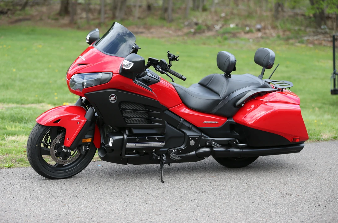 2013 Honda Gold Wing - Image 2 of 31