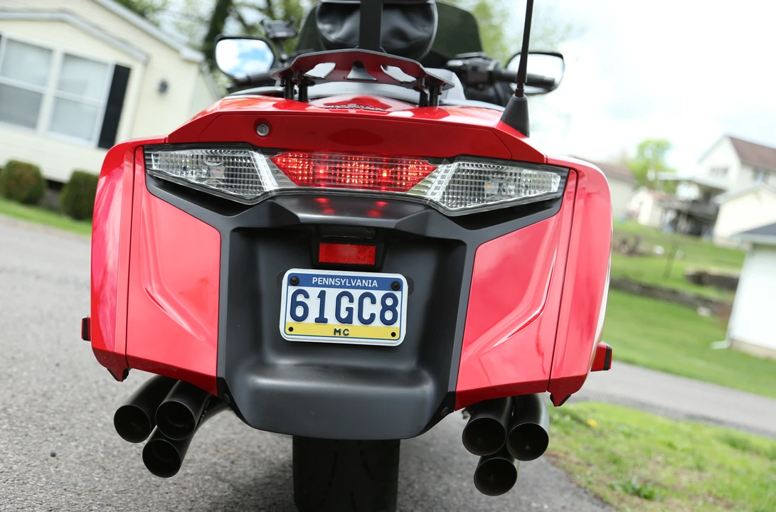 2013 Honda Gold Wing - Image 28 of 31