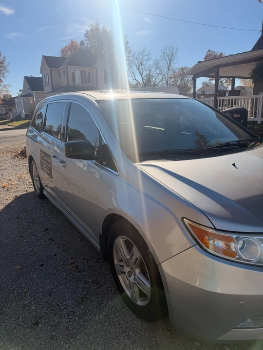2013 Honda Odyssey - Image 2 of 16