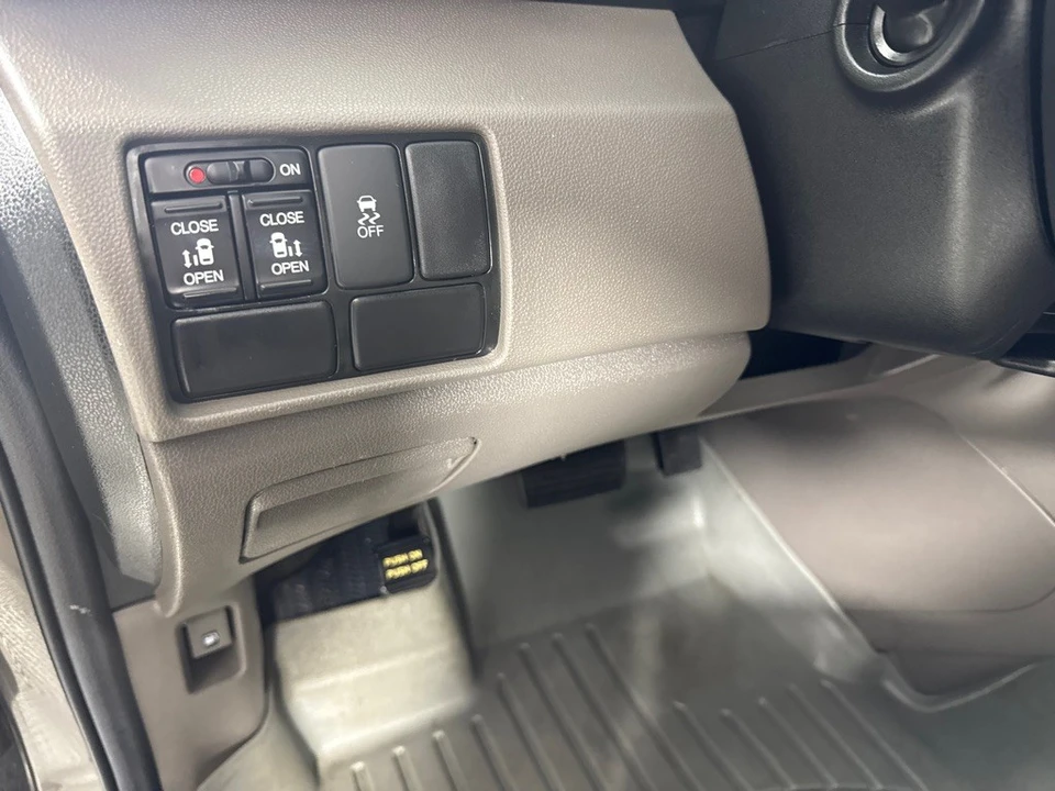 2013 Honda Odyssey - Image 15 of 21
