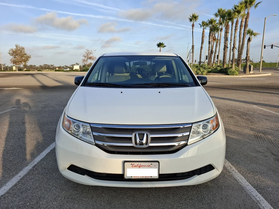 2013 Honda Odyssey - Image 2 of 14
