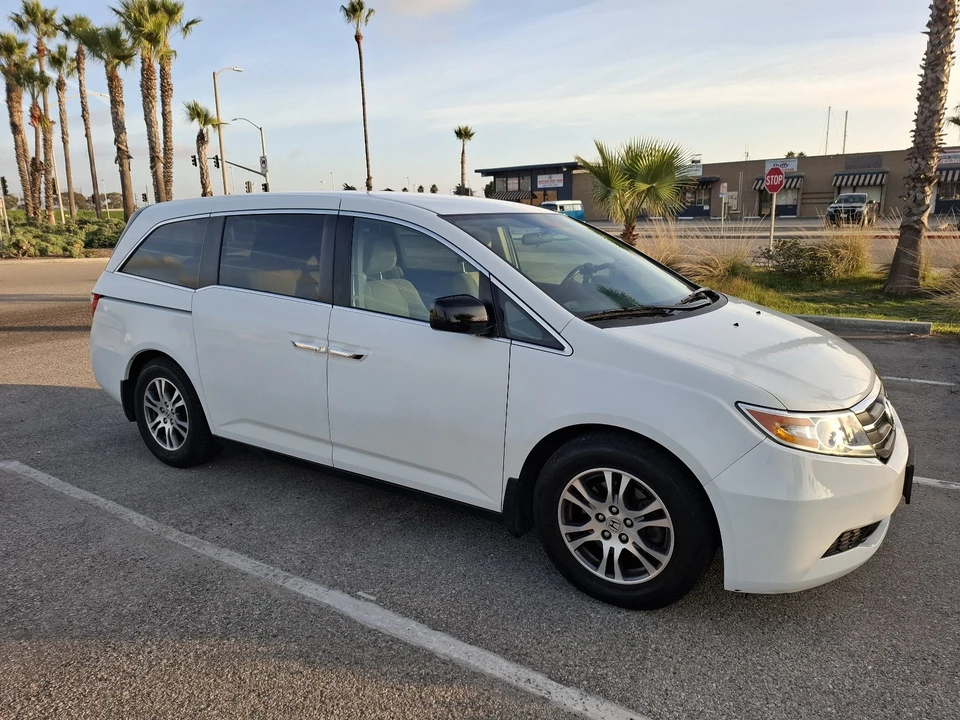 2013 Honda Odyssey - Image 3 of 14