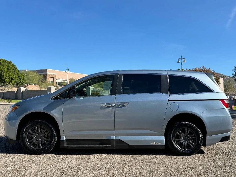 2013 Honda Odyssey - Image 11 of 15