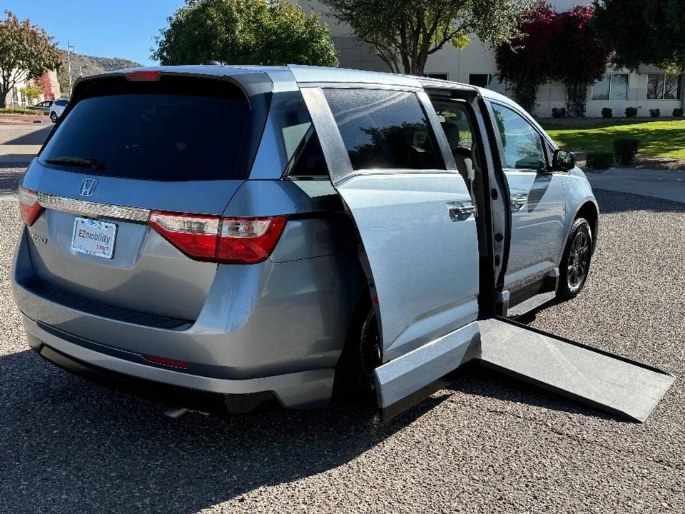 2013 Honda Odyssey - Image 2 of 15