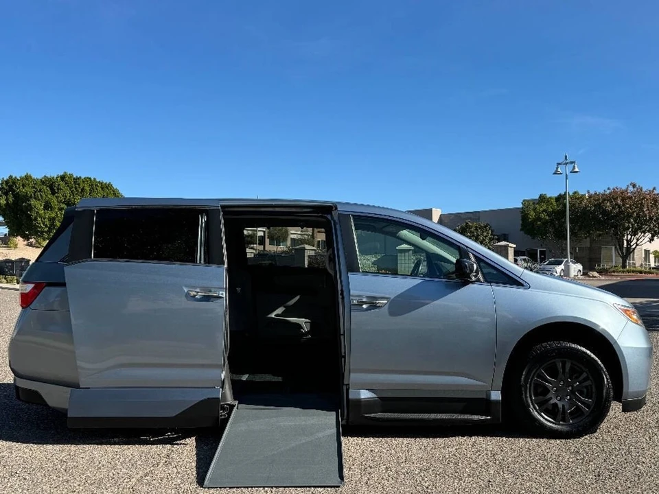 2013 Honda Odyssey - Image 3 of 15