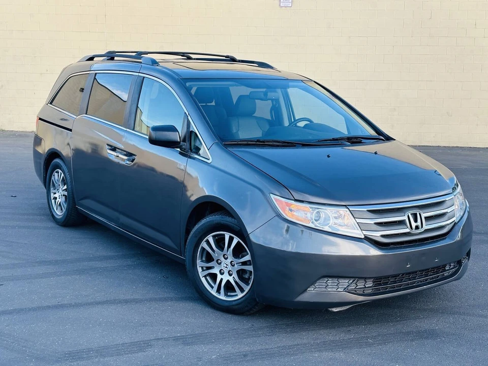 2013 Honda Odyssey - Image 2 of 14