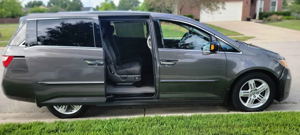 2013 Honda Odyssey - Image 2 of 12