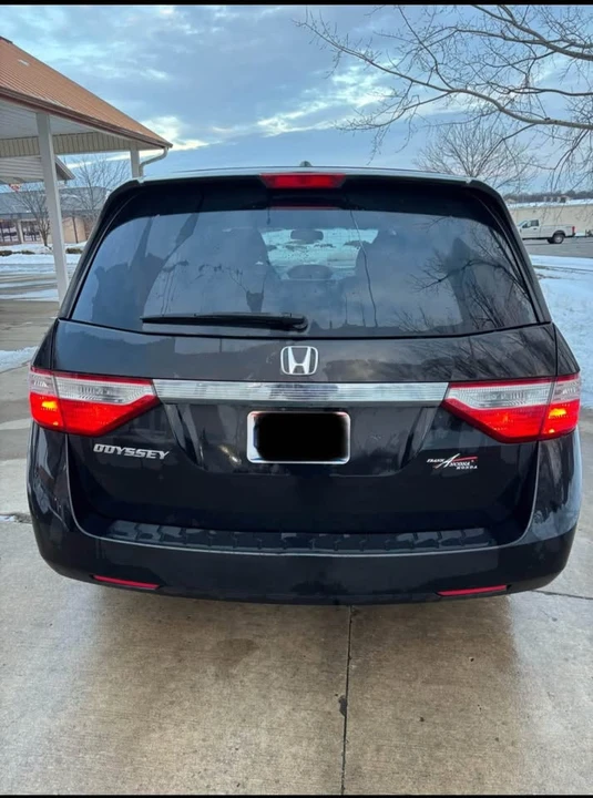 2013 Honda Odyssey - Image 2 of 8