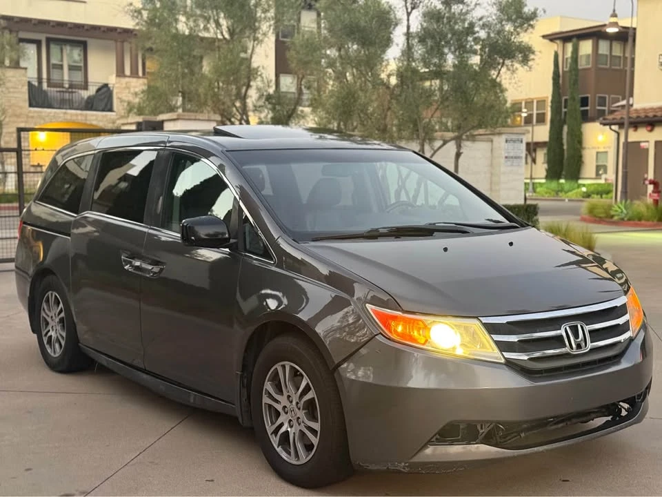 2013 Honda Odyssey - Image 2 of 6