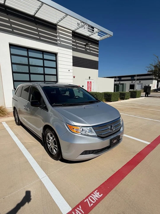 2013 Honda Odyssey - Image 2 of 10