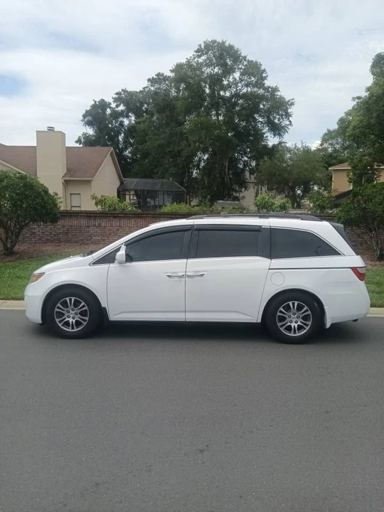 2013 Honda Odyssey - Image 2 of 18