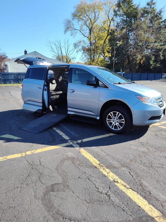 2013 Honda Odyssey - Image 2 of 21
