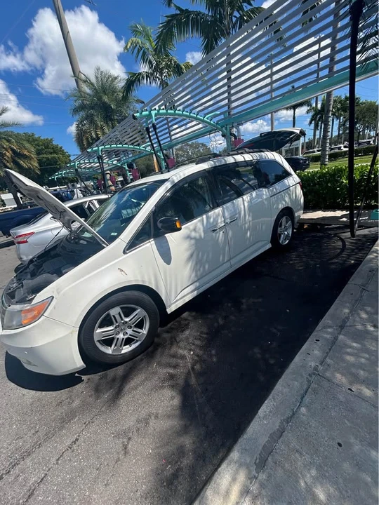 2013 Honda Odyssey - Image 2 of 13
