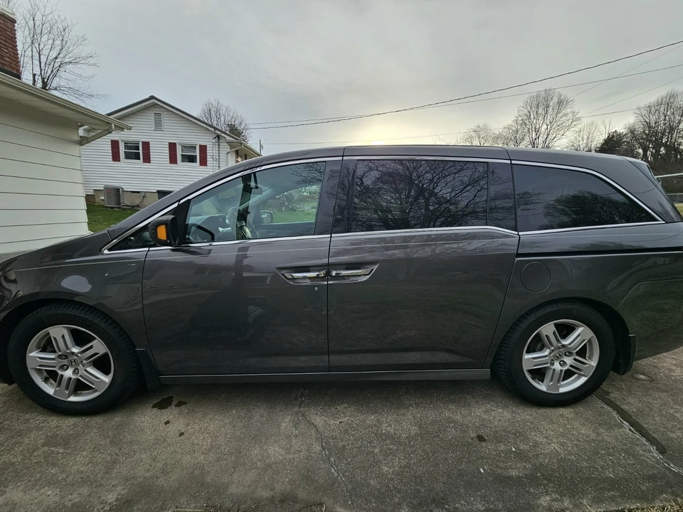 2013 Honda Odyssey - Image 2 of 12