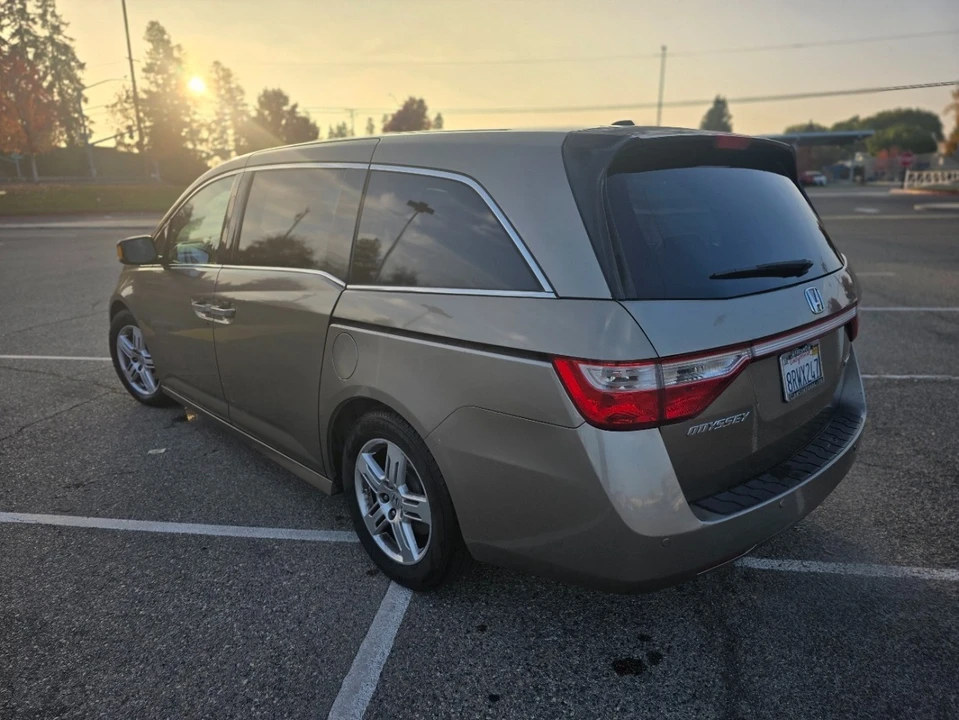2013 Honda Odyssey - Image 2 of 21