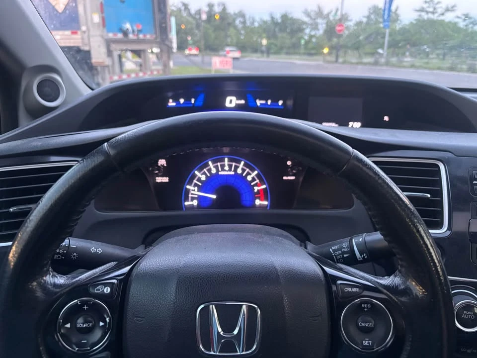 2013 Honda Civic 9th Gen - Image 9 of 17